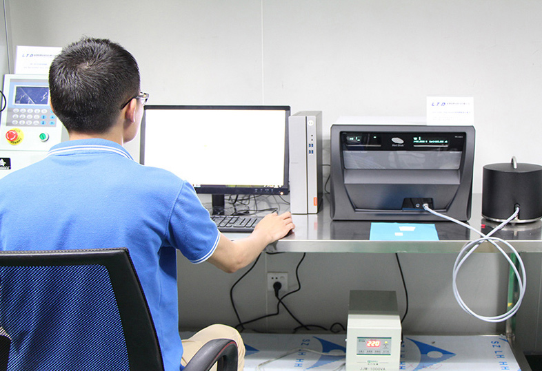 The company's new HOT DISK heat transfer coefficient analyzer, a few seconds to complete the thermal conductivity and other performance tests